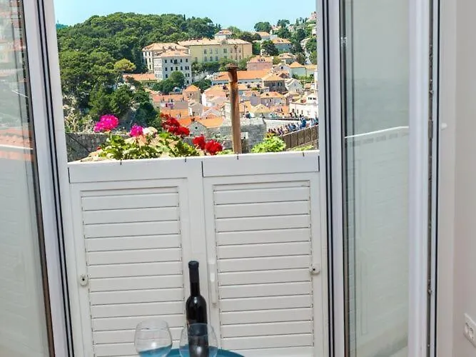 Simovi - Two Bedroom With View דירה